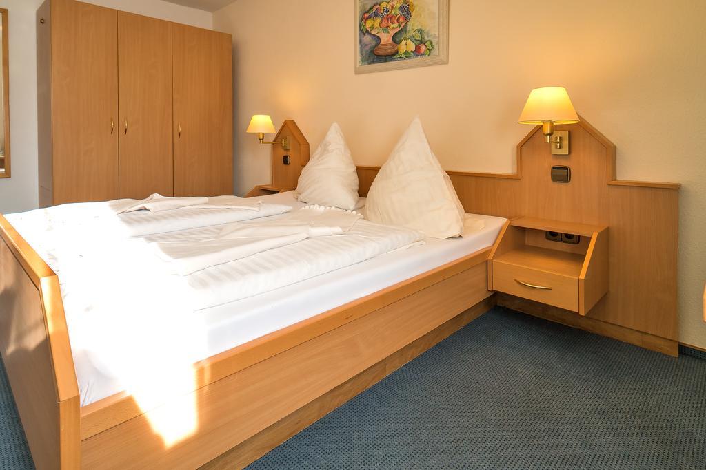 Hotel Zum Lieben Augustin เมียร์สบวร์ก ห้อง รูปภาพ