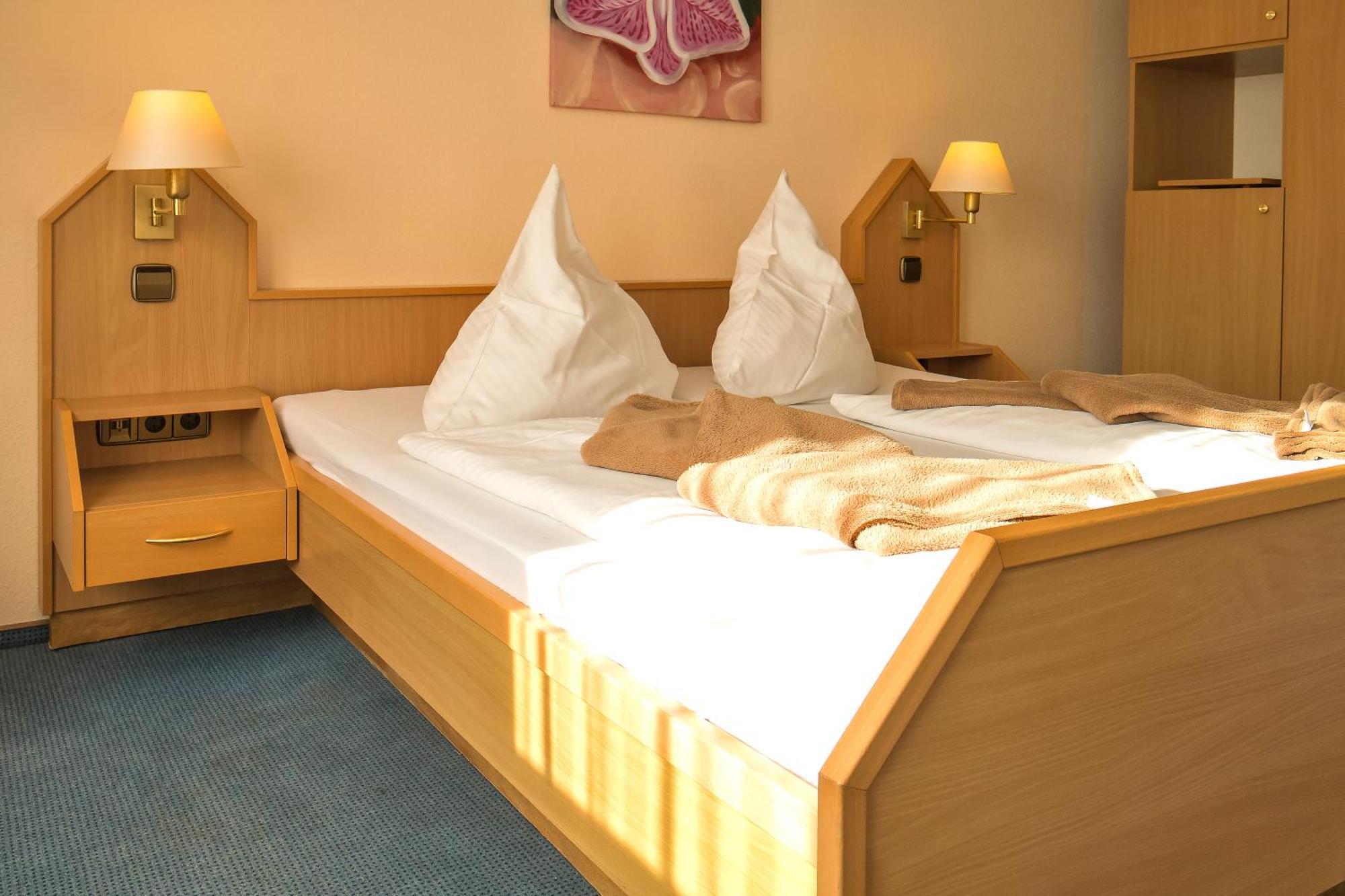 Hotel Zum Lieben Augustin เมียร์สบวร์ก ภายนอก รูปภาพ