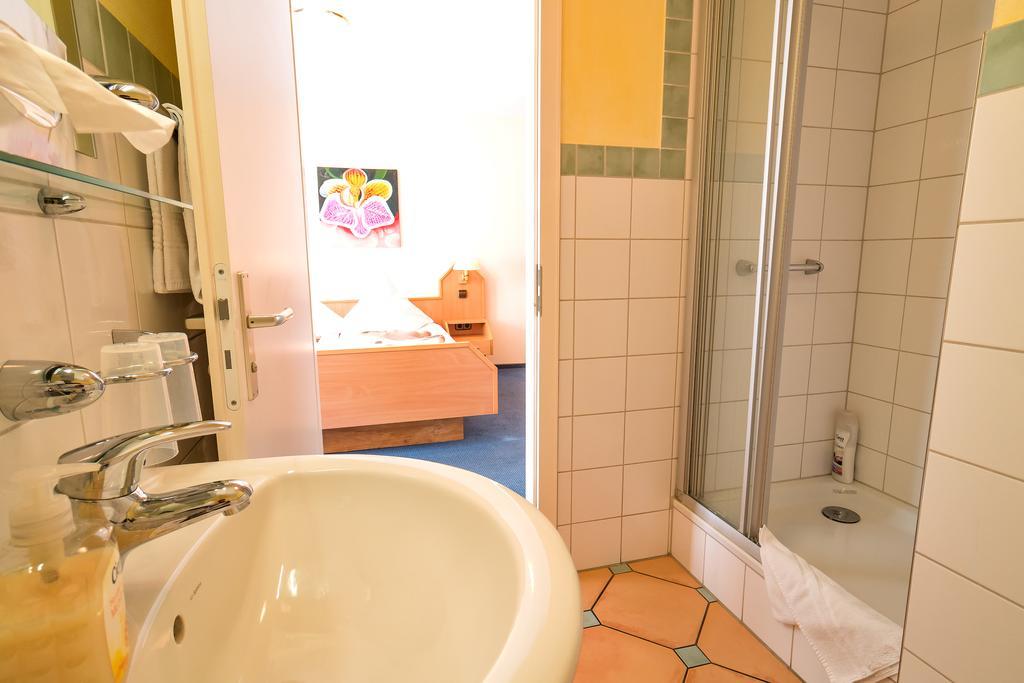 Hotel Zum Lieben Augustin เมียร์สบวร์ก ภายนอก รูปภาพ