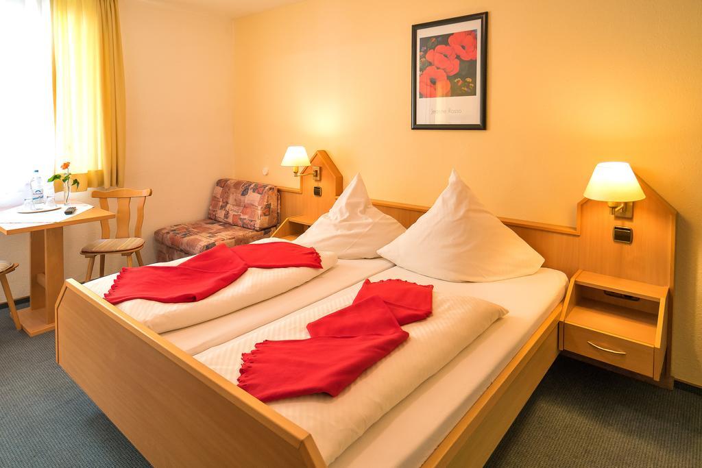 Hotel Zum Lieben Augustin เมียร์สบวร์ก ภายนอก รูปภาพ