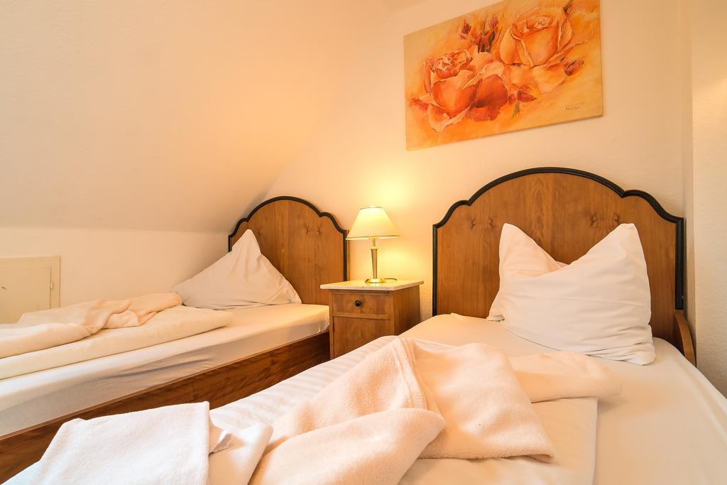Hotel Zum Lieben Augustin เมียร์สบวร์ก ภายนอก รูปภาพ