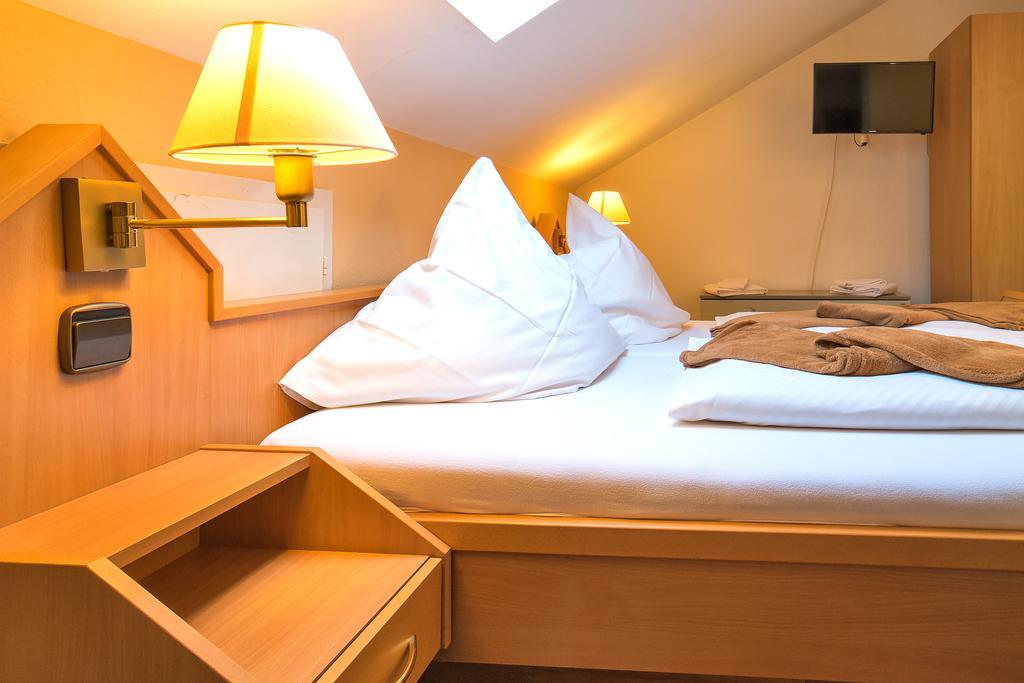Hotel Zum Lieben Augustin เมียร์สบวร์ก ห้อง รูปภาพ