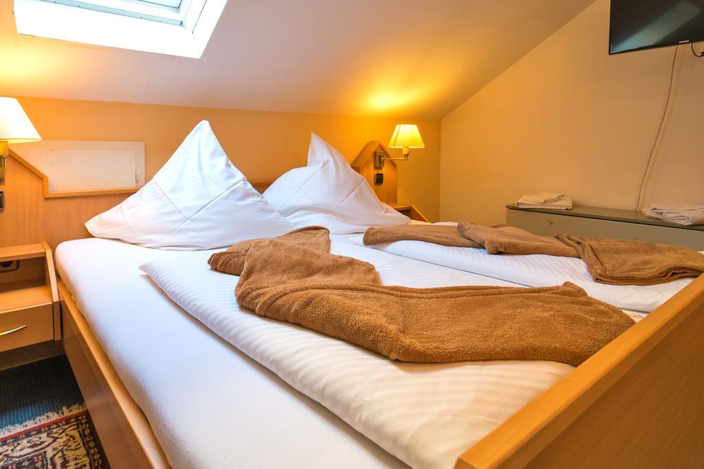 Hotel Zum Lieben Augustin เมียร์สบวร์ก ห้อง รูปภาพ