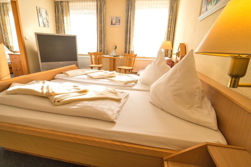 Hotel Zum Lieben Augustin เมียร์สบวร์ก ห้อง รูปภาพ